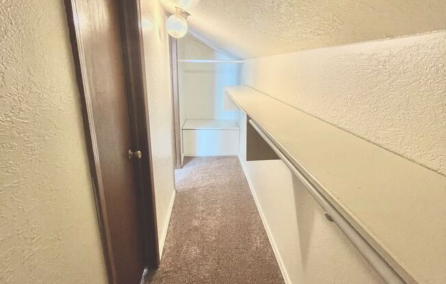 2 beds, 1 bath, 850 sqft, $850, Unit 7B