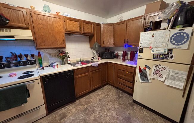3 beds, 1.5 baths, $1,600, Unit Unit 2