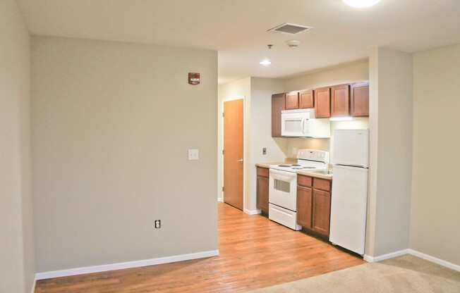 Studio, 1 bath, 402 sqft, $650, Unit 320