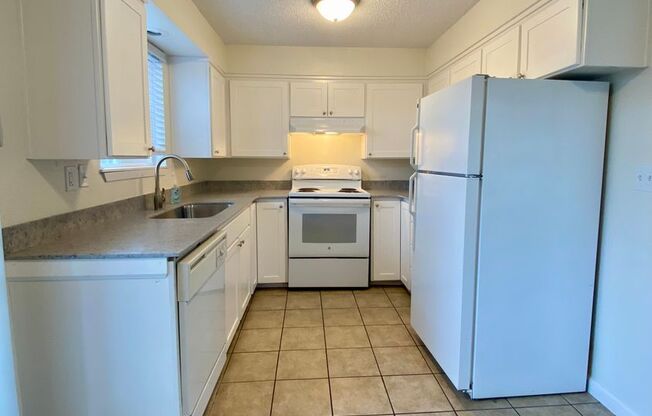 2 beds, 1 bath, 900 sqft, $1,950, Unit 1720-A1