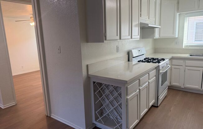 2 beds, 1 bath, 806 sqft, $2,540, Unit 5041A