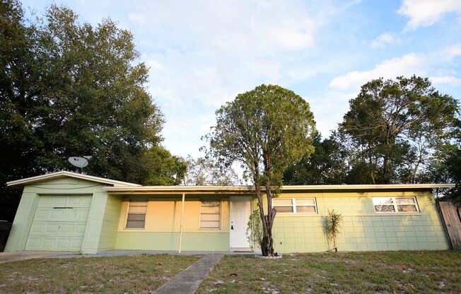 Charming 3-Bedroom Home Near Downtown Orlando & MCO – Spacious Yard & Modern Upgrades!