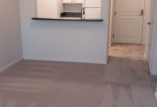 1 bed, 1 bath, 665 sqft, $1,465, Unit 228