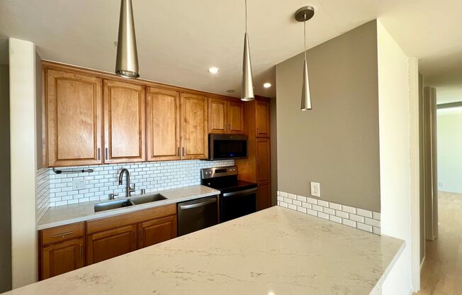 2 Bed / 2 Bath Condo with Panoramic Ocean Views of La Jolla Shores!