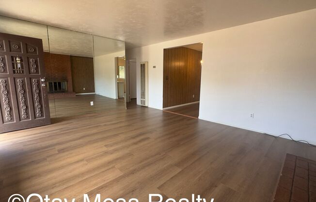 Charming 3-Bedroom Home with Expansive Outdoor Space