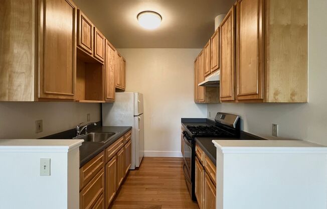 2 beds, 1 bath, $2,600