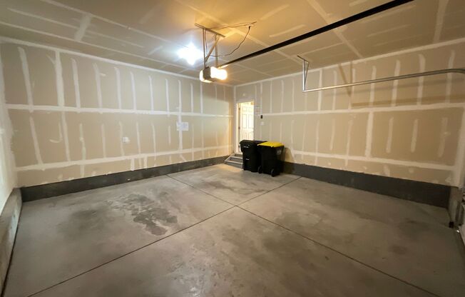 3 beds, 2.5 baths, $2,550
