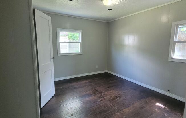 3 beds, 1 bath, $1,350