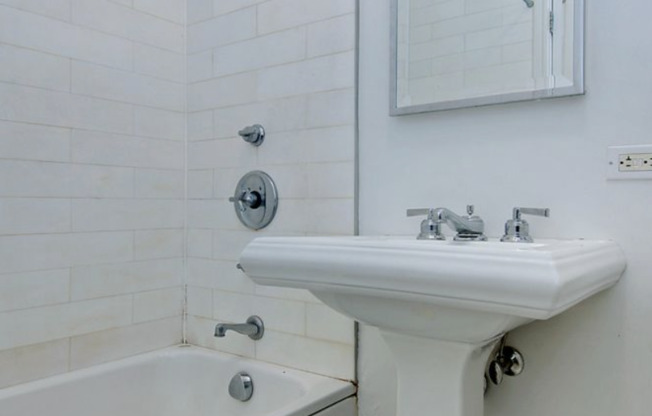 Studio, 1 bath, $3,400, Unit 12F
