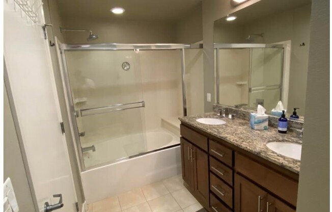 2 beds, 2 baths, 1,050 sqft, $3,100