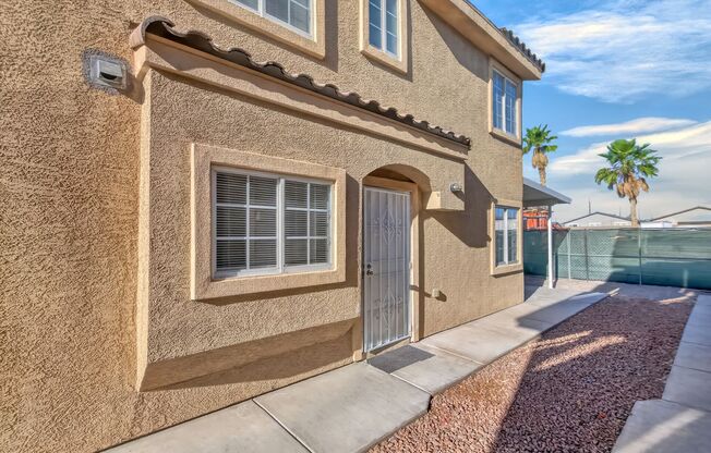 LOVELY MOVE-IN READY TWO-STORY TOWNHOME!