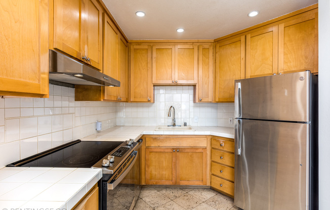 535 BURNETT AVE