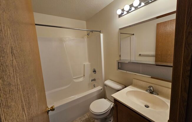 2 beds, 1.5 baths, 963 sqft, $1,240, Unit T-07