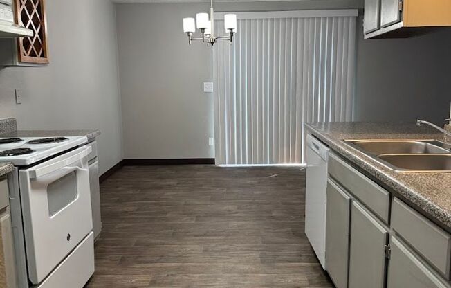 2 beds, 2 baths, 1,070 sqft, $1,675, Unit 18-201