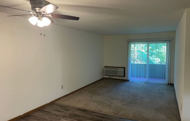 3 beds, 1 bath, 1,040 sqft, $1,695, Unit 3164-305