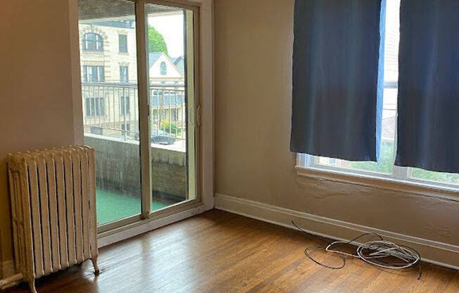 2 beds, 1 bath, $1,695, Unit 5806 Howe - 4
