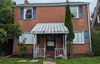Cozy 2 Bedroom House near Riverview Park