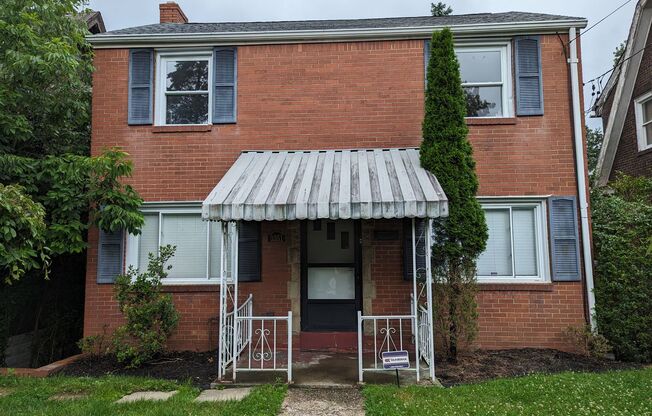 Cozy 2 Bedroom House near Riverview Park