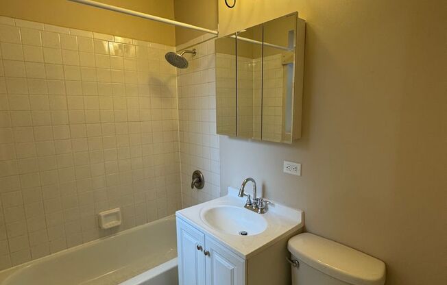 1 bed, 1 bath, $1,000, Unit 4850 #GE (G2)