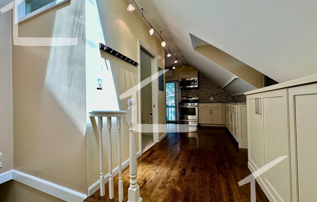 21 HOLTON ST
