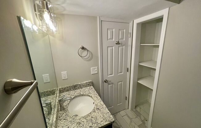 2 beds, 1 bath, 950 sqft, $1,895, Unit H-1