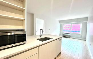 2 beds, 2 baths, $4,107, Unit 7-M