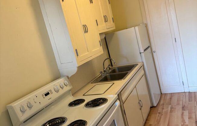 Studio, 1 bath, 600 sqft, $695, Unit 405