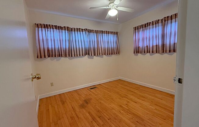 2 beds, 1 bath, $1,600