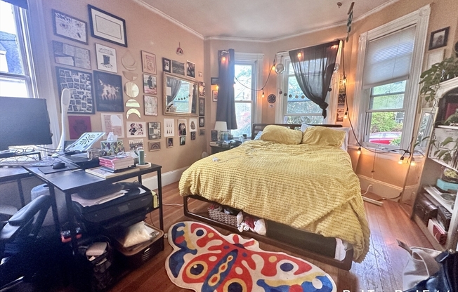 52 DUSTIN ST