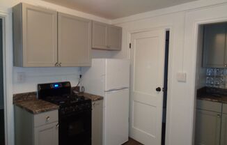 1 bed, 1 bath, 400 sqft, $825, Unit 2516 2nd Avenue South #1