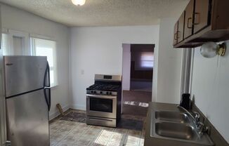 2 beds, 1 bath, $750, Unit 2574A