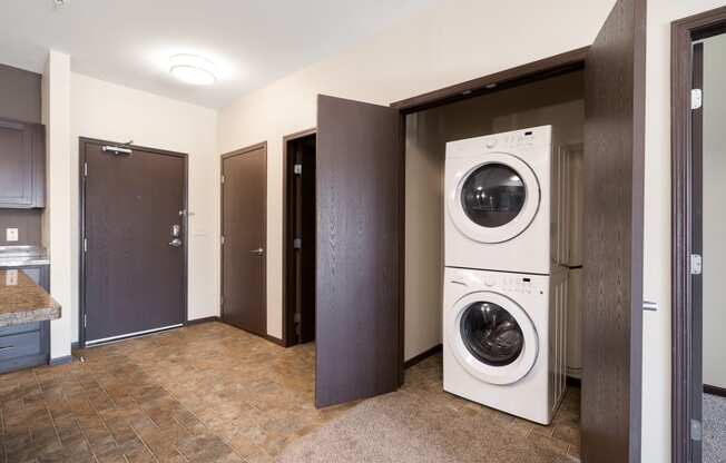 Arden Flats - Two Bedroom In Unit Laundry