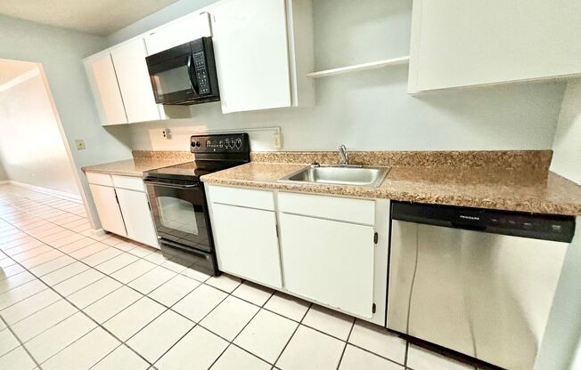 Just Reduced!! Available now! $50 off first months' rent if moved in before October 31st!!