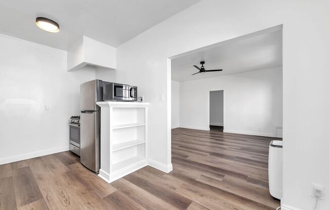 Studio, 1 bath, 560 sqft, $1,900, Unit 211