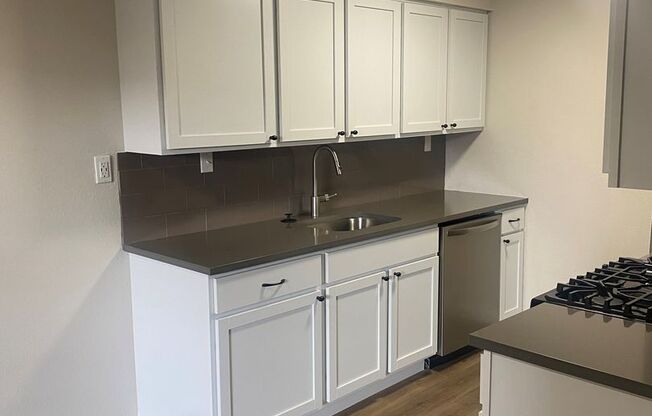 2 beds, 2 baths, 900 sqft, $1,412, Unit LAW11-216