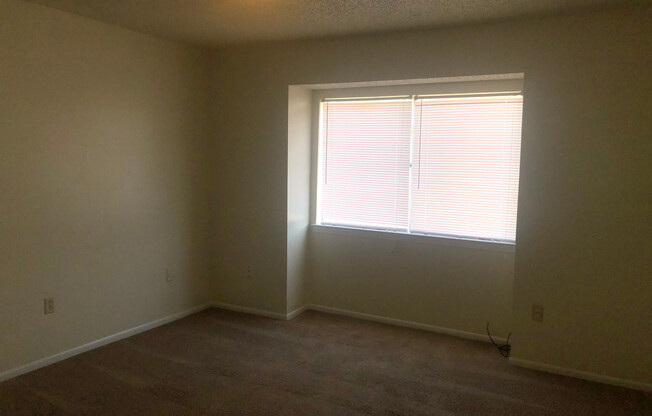 2 beds, 1.5 baths, 1,100 sqft, $900, Unit 1737-A