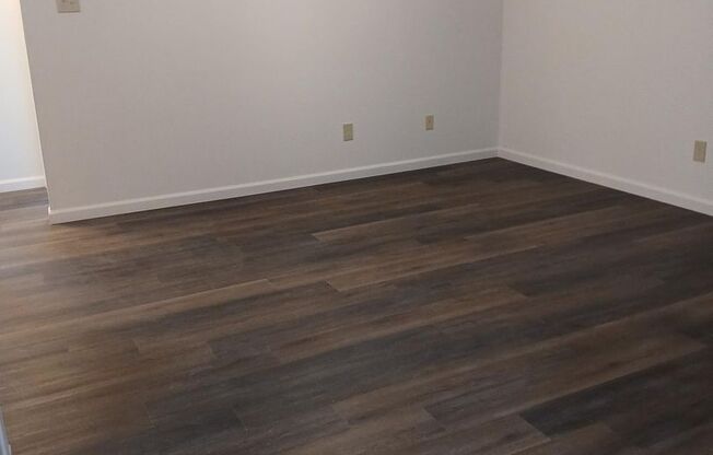 2 beds, 1 bath, 800 sqft, $1,095, Unit 190103