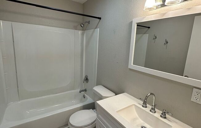 2 beds, 1 bath, $950