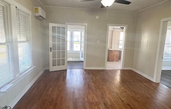 2 beds, 1 bath, $995