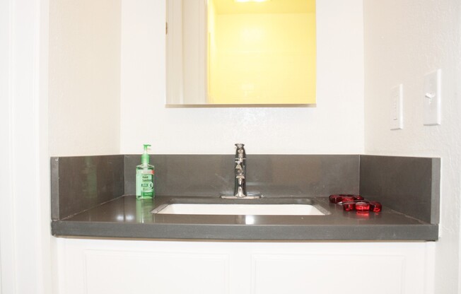 1 bed, 1 bath, 640 sqft, $1,795, Unit 215