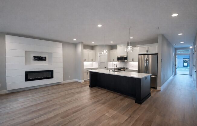 6 - 12 Mth Lease Available - Prairie Commons Luxury Townhome for Lease - 11918 NE 108th St