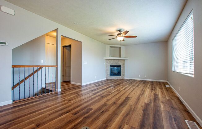 Extremely Spacious 3 Bedroom / 2.5 Bath Home in Bellevue!