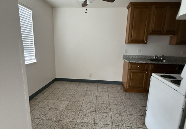 103 E Lewelling Blvd