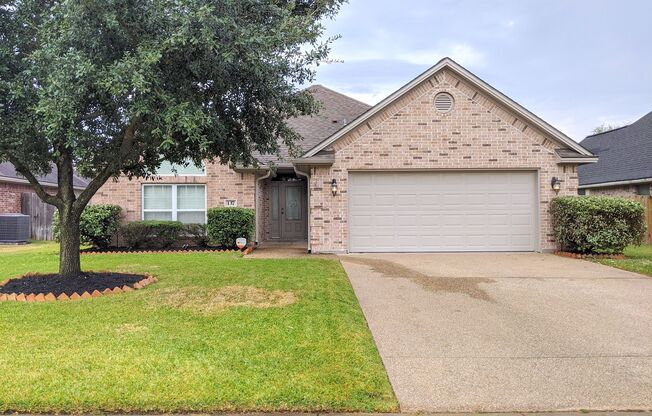 May Move In! 3 Bed 2 Bath In Edelweiss Gartens!