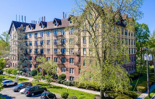 1 bed, 1 bath, 480 sqft, $1,900, Unit D08