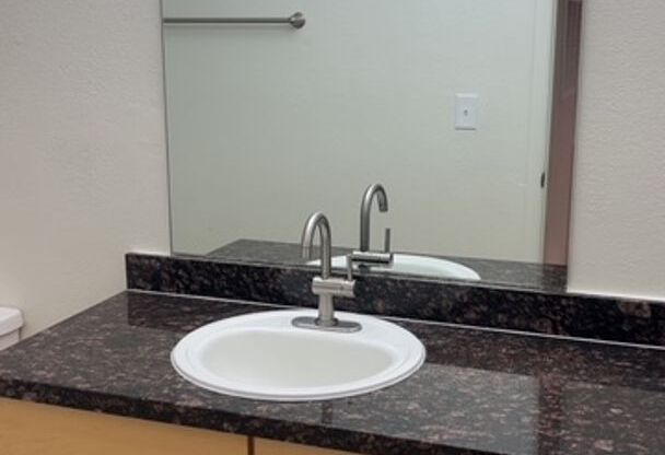 1 bed, 1 bath, 680 sqft, $1,200, Unit 260