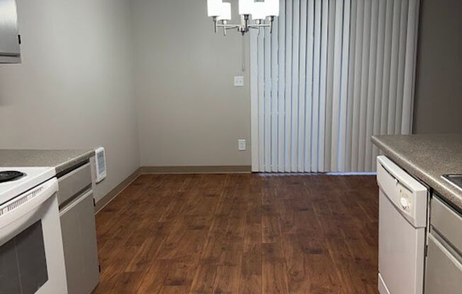 2 beds, 2 baths, 1,070 sqft, $1,675, Unit 06-104