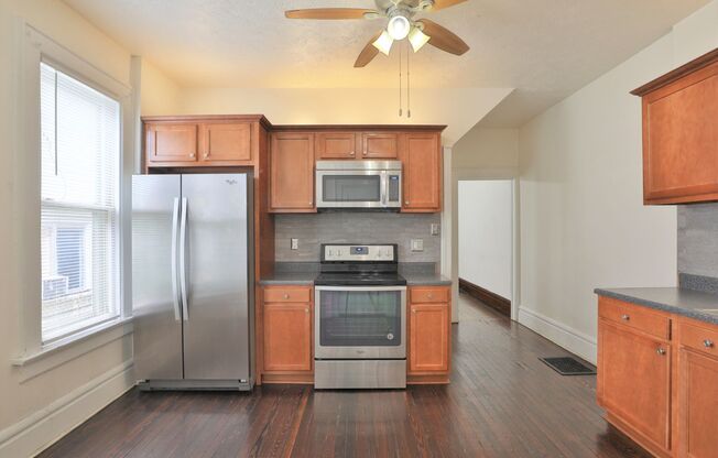 4 Bedroom , 2 Bath Newly Renovated Townhouse - Right off of High St - FREE Washer / Dryer and Off-street Parking