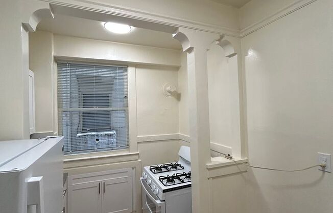 1112 LARKIN ST
