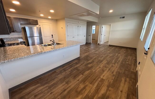 2 beds, 1 bath, 885 sqft, $1,895, Unit Unit 322